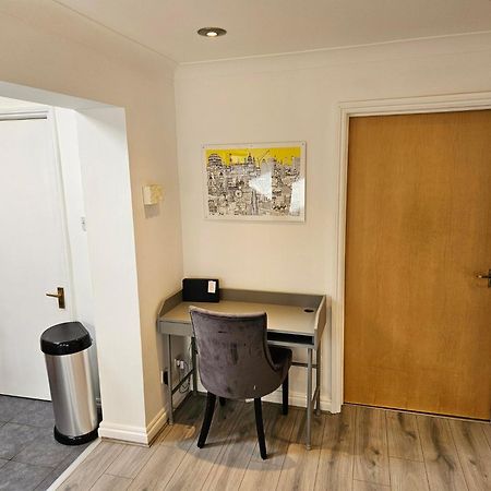 Redcot Gardens Stamford 4 Bed Contractor Familt Home With Parking Экстерьер фото