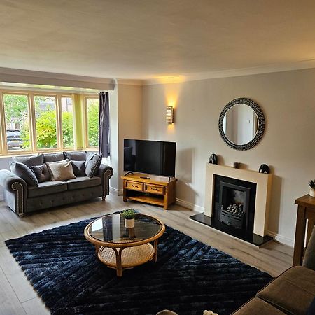 Redcot Gardens Stamford 4 Bed Contractor Familt Home With Parking Экстерьер фото