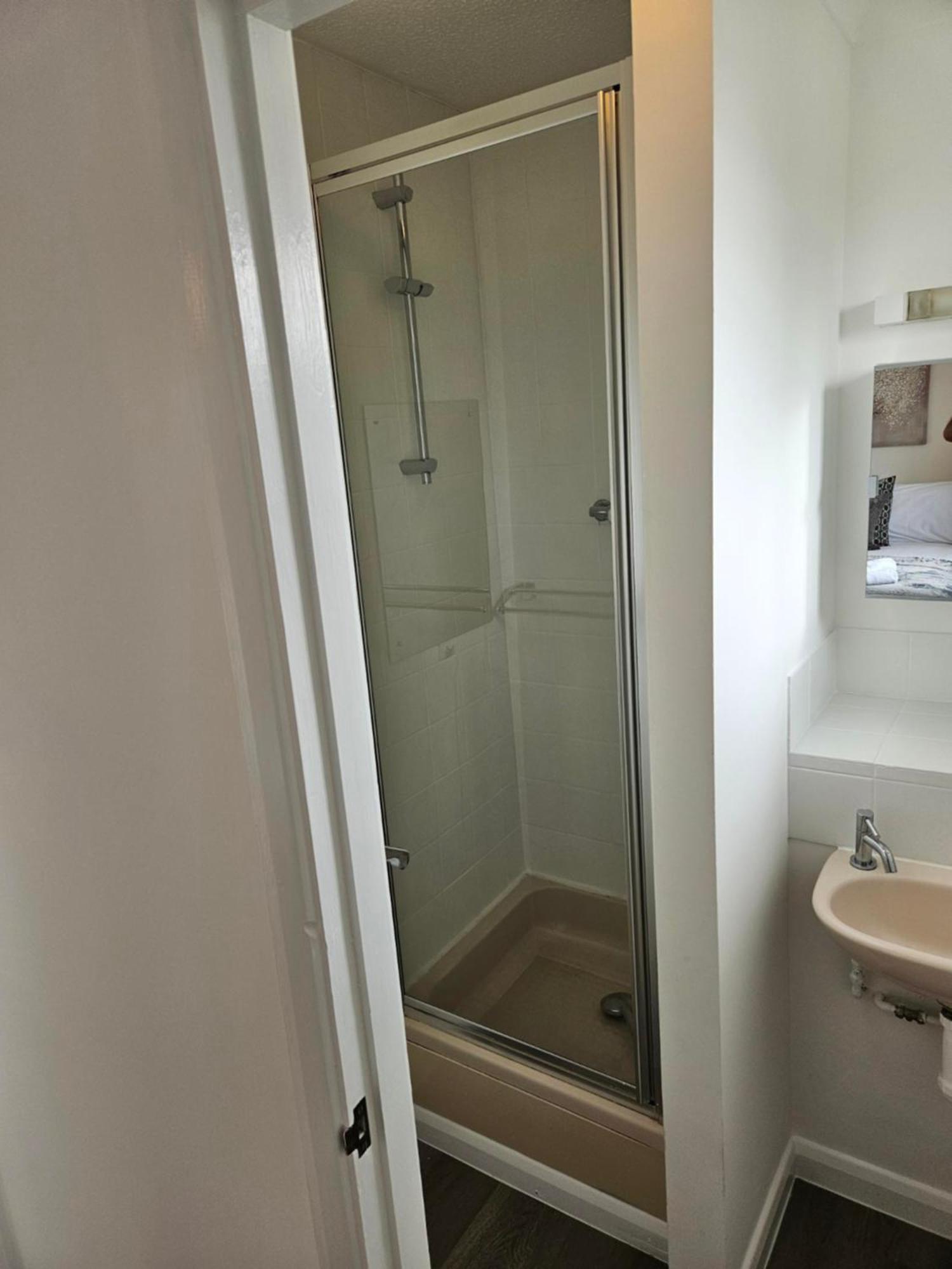 Redcot Gardens Stamford 4 Bed Contractor Familt Home With Parking Экстерьер фото