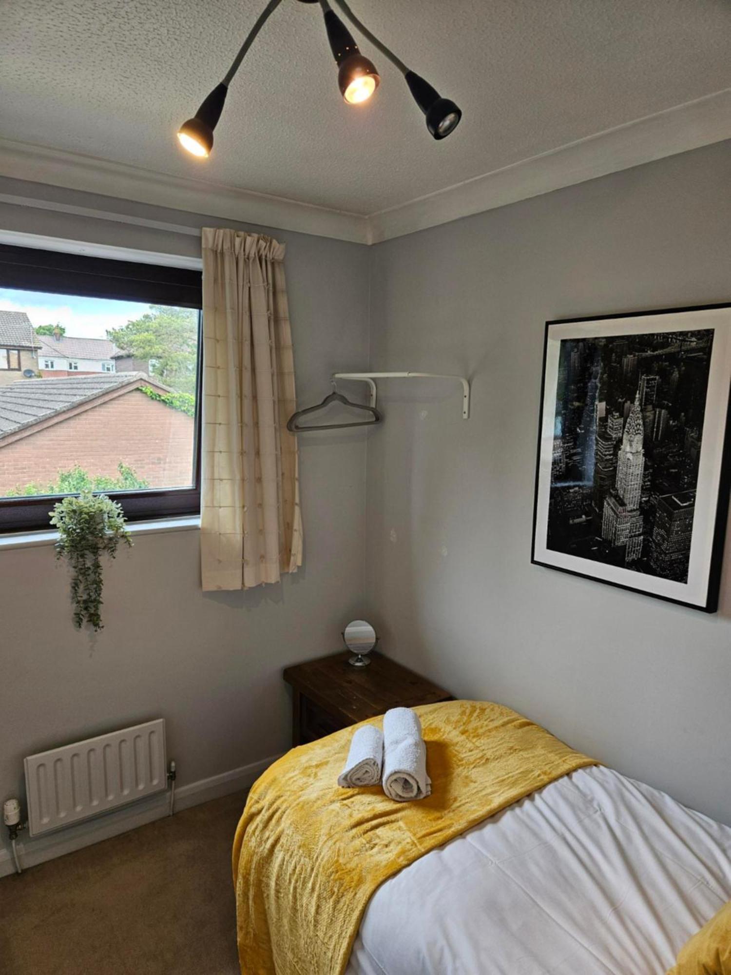 Redcot Gardens Stamford 4 Bed Contractor Familt Home With Parking Экстерьер фото