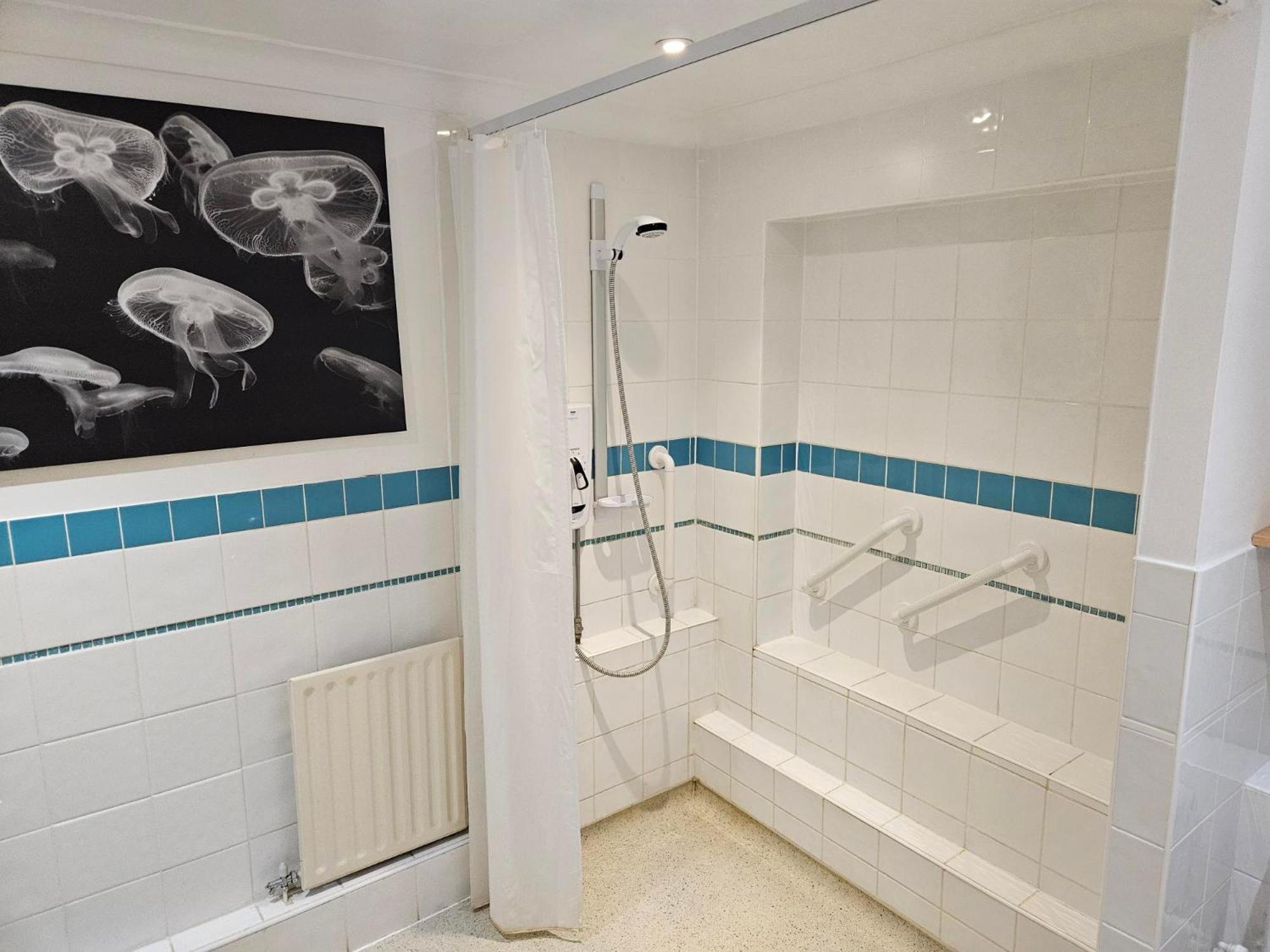 Redcot Gardens Stamford 4 Bed Contractor Familt Home With Parking Экстерьер фото