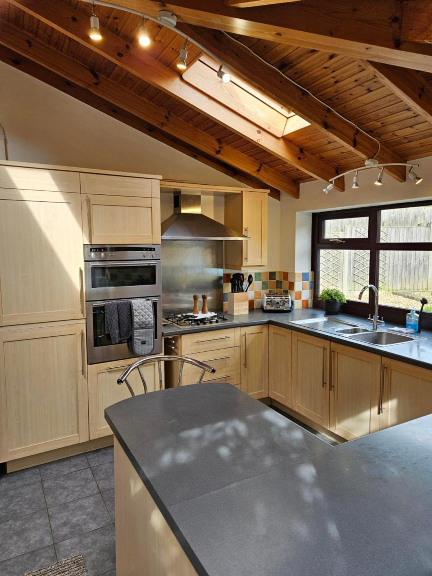 Redcot Gardens Stamford 4 Bed Contractor Familt Home With Parking Экстерьер фото
