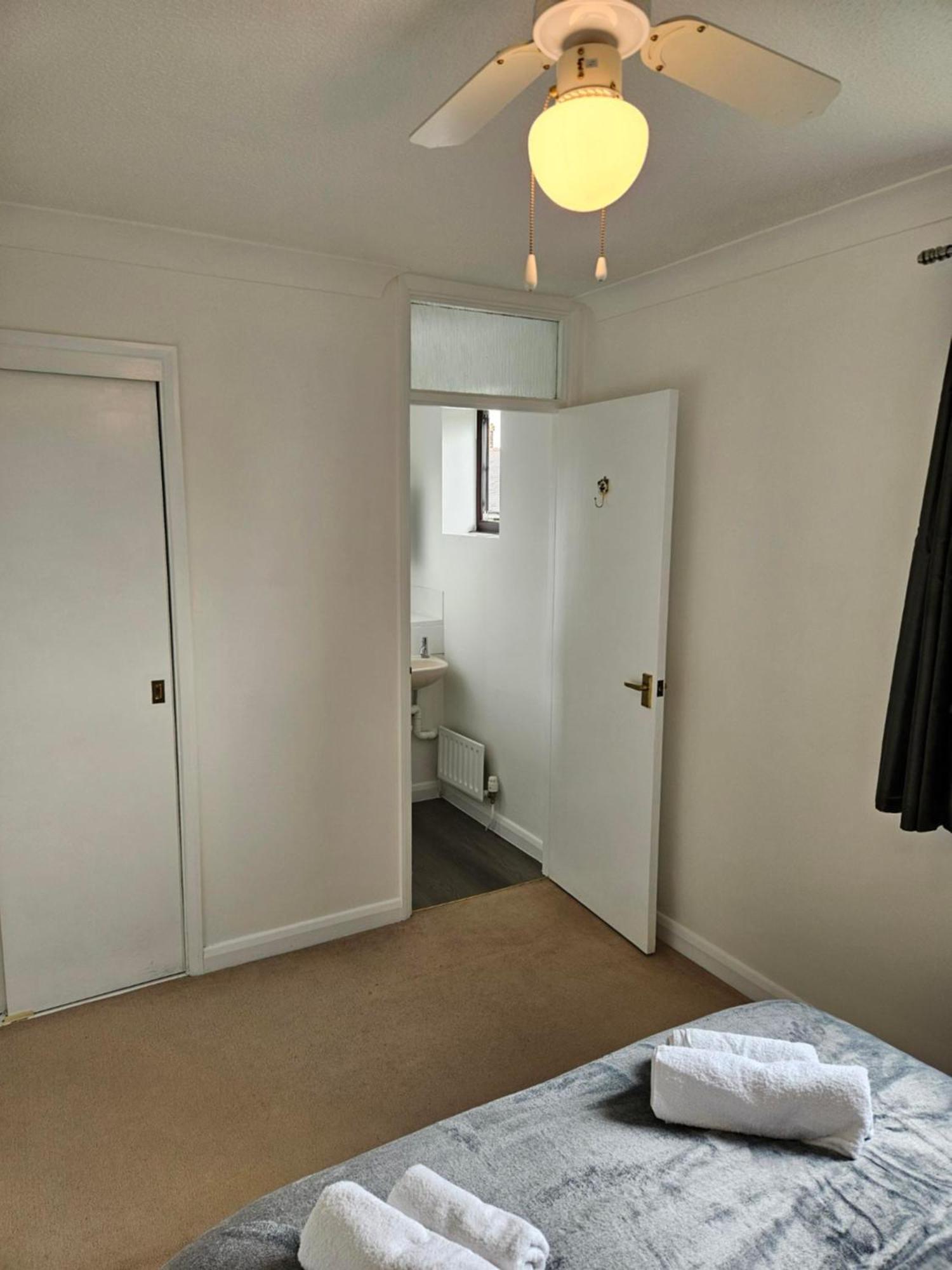 Redcot Gardens Stamford 4 Bed Contractor Familt Home With Parking Экстерьер фото