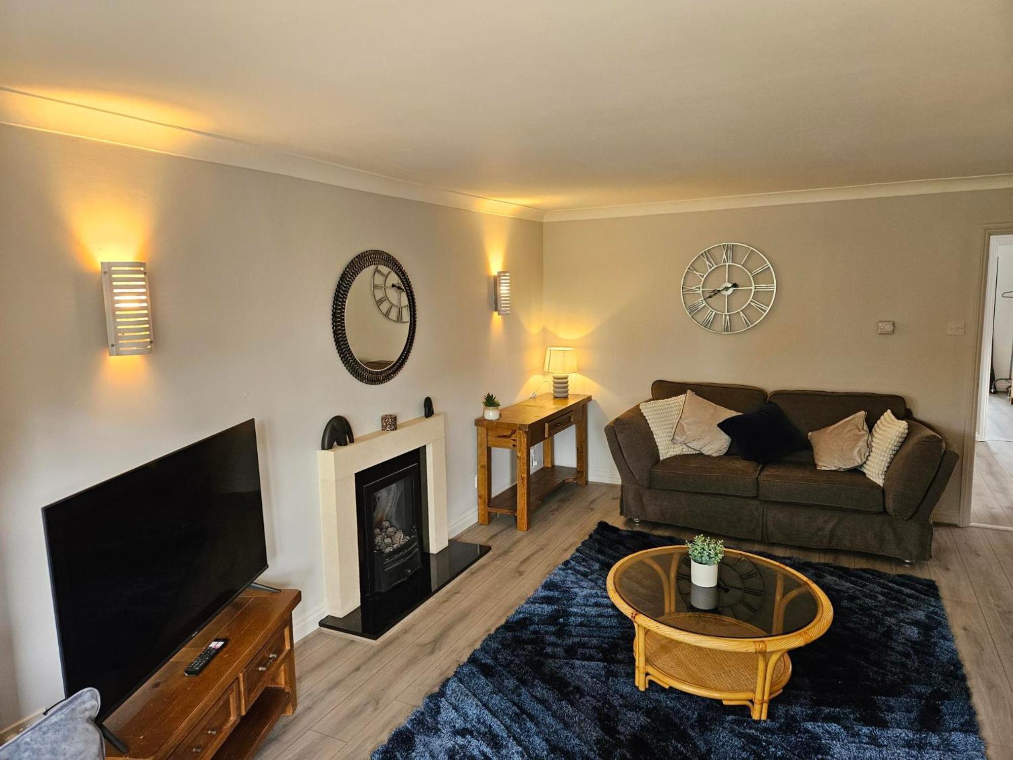 Redcot Gardens Stamford 4 Bed Contractor Familt Home With Parking Экстерьер фото