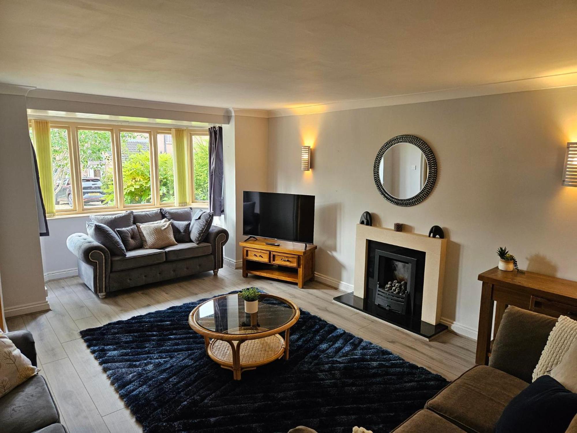 Redcot Gardens Stamford 4 Bed Contractor Familt Home With Parking Экстерьер фото