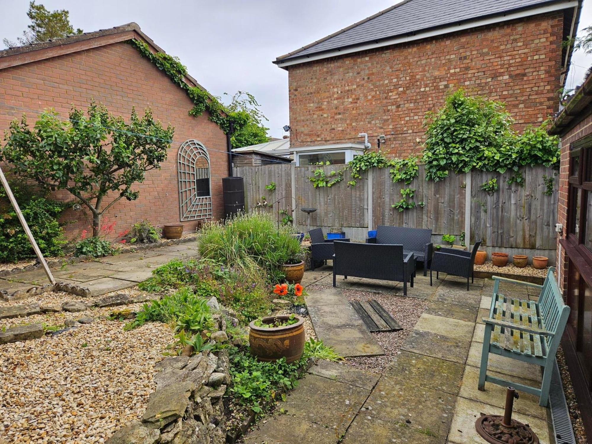 Redcot Gardens Stamford 4 Bed Contractor Familt Home With Parking Экстерьер фото